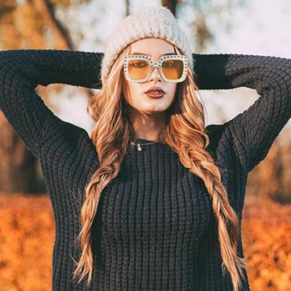 🕶️ Vintage Oversized Square Sunglasses | Retro Brown Groove Frame Fashion - Picture 2 of 3